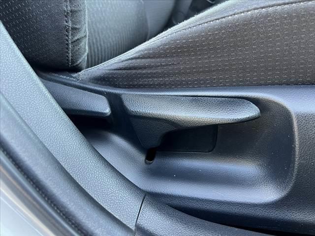 プリウス Ｓ　車検整備付　セーフティセンス　社外ＳＤナビ　フルセグ　ＤＶＤ　ブルートゥース　Ｂカメラ　スマートキーＸ２　Ｐガラス　Ｐスタート　ステリモ　ＥＴＣ　電格　クルコン　横滑り防止　ＬＥＤヘッドライト（24枚目）