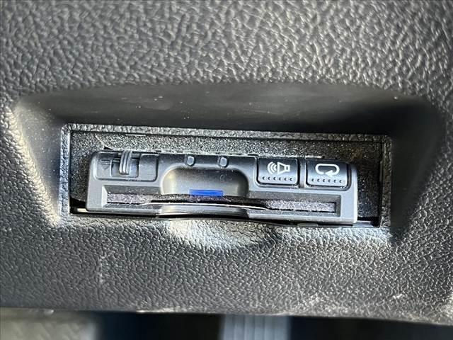 プリウス Ｓ　車検整備付　セーフティセンス　社外ＳＤナビ　フルセグ　ＤＶＤ　ブルートゥース　Ｂカメラ　スマートキーＸ２　Ｐガラス　Ｐスタート　ステリモ　ＥＴＣ　電格　クルコン　横滑り防止　ＬＥＤヘッドライト（25枚目）