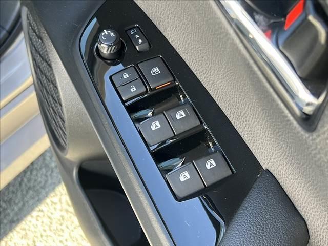 プリウス Ｓ　車検整備付　セーフティセンス　社外ＳＤナビ　フルセグ　ＤＶＤ　ブルートゥース　Ｂカメラ　スマートキーＸ２　Ｐガラス　Ｐスタート　ステリモ　ＥＴＣ　電格　クルコン　横滑り防止　ＬＥＤヘッドライト（28枚目）