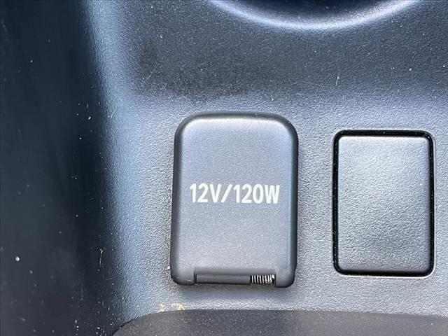 プリウス Ｓ　車検整備付　セーフティセンス　社外ＳＤナビ　フルセグ　ＤＶＤ　ブルートゥース　Ｂカメラ　スマートキーＸ２　Ｐガラス　Ｐスタート　ステリモ　ＥＴＣ　電格　クルコン　横滑り防止　ＬＥＤヘッドライト（31枚目）