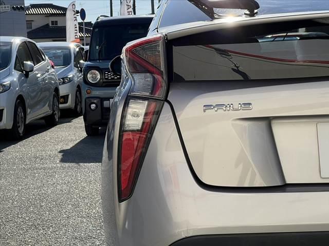 プリウス Ｓ　車検整備付　セーフティセンス　社外ＳＤナビ　フルセグ　ＤＶＤ　ブルートゥース　Ｂカメラ　スマートキーＸ２　Ｐガラス　Ｐスタート　ステリモ　ＥＴＣ　電格　クルコン　横滑り防止　ＬＥＤヘッドライト（42枚目）