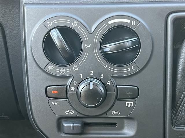 アルト ＶＰ　車検整備付　社外７インチＳＤナビ　ＤＶＤ　リモコンキー　横滑り防止　ＳＲＳエアバッグ　ヘッドライトレベライザー　セキュリティ　ドリンクホルダー　ＡＣソケット　マルチインフォメーションディスプレイ（6枚目）