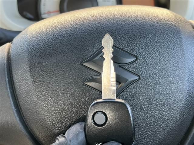 アルト ＶＰ　車検整備付　社外７インチＳＤナビ　ＤＶＤ　リモコンキー　横滑り防止　ＳＲＳエアバッグ　ヘッドライトレベライザー　セキュリティ　ドリンクホルダー　ＡＣソケット　マルチインフォメーションディスプレイ（7枚目）