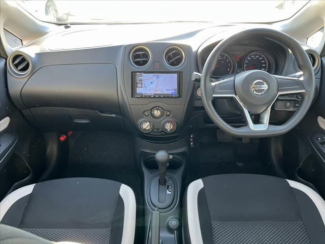 ノート 　車検整備付　後期　アラウンドビューモニター　エマージェンシーブレーキ　社外ＳＤナビ　Ｂｌｕｅｔｏｏｔｈ　スマートキーＸ２　Ｐスタート　スマートルームミラー　ＥＴＣ　Ａストップ　Ａライト　電格（2枚目）