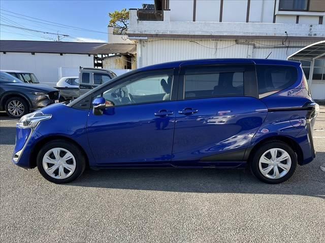 シエンタ ハイブリッド　ファンベースＸ　車検整備付　禁煙車　後期　純正ＣＤオーディオ　電動スライドドア　リモコンキー　横滑り防止　ＳＲＳエアバッグ　オートライト　プライバシーガラス　シートリフター　電動格納ミラー　ヘッドライトレベライザー（11枚目）