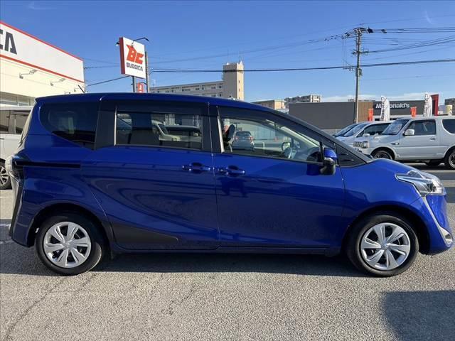 シエンタ ハイブリッド　ファンベースＸ　車検整備付　禁煙車　後期　純正ＣＤオーディオ　電動スライドドア　リモコンキー　横滑り防止　ＳＲＳエアバッグ　オートライト　プライバシーガラス　シートリフター　電動格納ミラー　ヘッドライトレベライザー（12枚目）