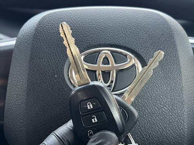 シエンタ ハイブリッド　ファンベースＸ　車検整備付　禁煙車　後期　純正ＣＤオーディオ　電動スライドドア　リモコンキー　横滑り防止　ＳＲＳエアバッグ　オートライト　プライバシーガラス　シートリフター　電動格納ミラー　ヘッドライトレベライザー（34枚目）