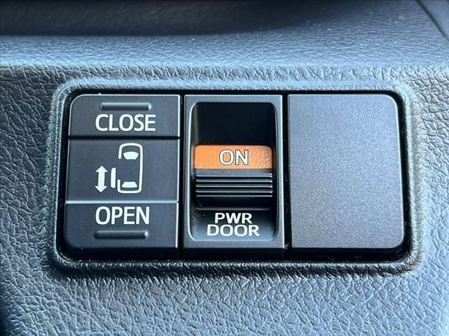 シエンタ ハイブリッド　ファンベースＸ　車検整備付　後期　純正ＣＤオーディオ　電動スライドドア　リモコンキー　横滑り防止　ＳＲＳエアバッグ　オートライト　プライバシーガラス　シートリフター　電格　レベライザー　マット　バニティミラー（4枚目）