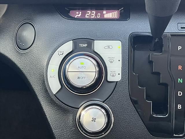 シエンタ ハイブリッド　ファンベースＸ　車検整備付　後期　純正ＣＤオーディオ　電動スライドドア　リモコンキー　横滑り防止　ＳＲＳエアバッグ　オートライト　プライバシーガラス　シートリフター　電格　レベライザー　マット　バニティミラー（5枚目）