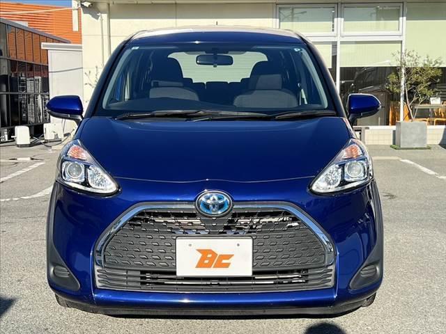 シエンタ ハイブリッド　ファンベースＸ　車検整備付　後期　純正ＣＤオーディオ　電動スライドドア　リモコンキー　横滑り防止　ＳＲＳエアバッグ　オートライト　プライバシーガラス　シートリフター　電格　レベライザー　マット　バニティミラー（9枚目）