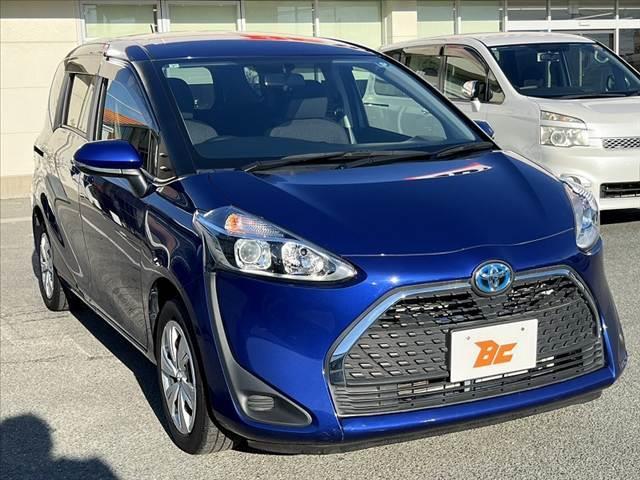 シエンタ ハイブリッド　ファンベースＸ　車検整備付　後期　純正ＣＤオーディオ　電動スライドドア　リモコンキー　横滑り防止　ＳＲＳエアバッグ　オートライト　プライバシーガラス　シートリフター　電格　レベライザー　マット　バニティミラー（10枚目）