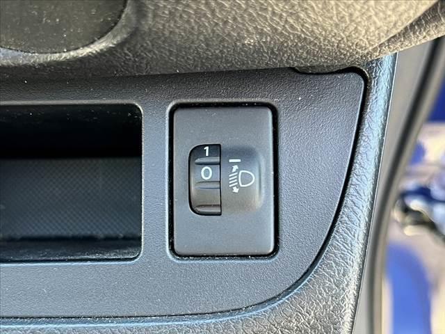 シエンタ ハイブリッド　ファンベースＸ　車検整備付　後期　純正ＣＤオーディオ　電動スライドドア　リモコンキー　横滑り防止　ＳＲＳエアバッグ　オートライト　プライバシーガラス　シートリフター　電格　レベライザー　マット　バニティミラー（26枚目）