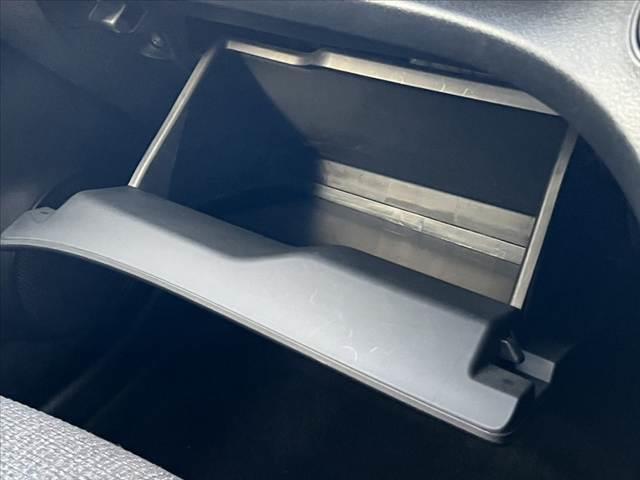 シエンタ ハイブリッド　ファンベースＸ　車検整備付　後期　純正ＣＤオーディオ　電動スライドドア　リモコンキー　横滑り防止　ＳＲＳエアバッグ　オートライト　プライバシーガラス　シートリフター　電格　レベライザー　マット　バニティミラー（35枚目）