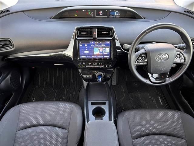 プリウス S 車検整備付 中期 セーフティーセンス 純正9インチSDナビ フルセグ DVD ブルートゥース Bカメラ LEDランプ オートハイビーム シートリフター 横滑り防止 クルコン ETC Pガラス(2枚目)