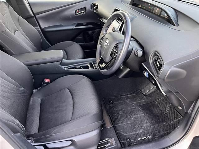 プリウス S 車検整備付 中期 セーフティーセンス 純正9インチSDナビ フルセグ DVD ブルートゥース Bカメラ LEDランプ オートハイビーム シートリフター 横滑り防止 クルコン ETC Pガラス(16枚目)