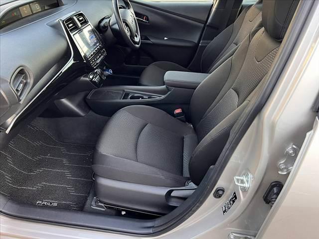 プリウス S 車検整備付 中期 セーフティーセンス 純正9インチSDナビ フルセグ DVD ブルートゥース Bカメラ LEDランプ オートハイビーム シートリフター 横滑り防止 クルコン ETC Pガラス(17枚目)