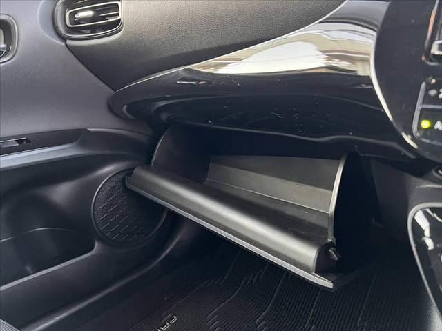 プリウス S 車検整備付 中期 セーフティーセンス 純正9インチSDナビ フルセグ DVD ブルートゥース Bカメラ LEDランプ オートハイビーム シートリフター 横滑り防止 クルコン ETC Pガラス(31枚目)