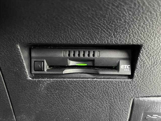 カローラフィールダー ハイブリッド 車検整備付き 後期 純正ナビ/Bluetooth ETC セーフティセンスC レーンディパーチャーアラート キーレス オートハイビーム 横滑り防止 電動格納ミラー エアバック(7枚目)