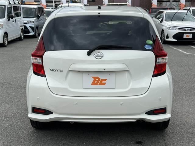 ノート １５Ｘ　車検整備付き　禁煙　純正フルセグナビ／Ｂｌｕｅｔｏｏｔｈ　アラウンドビューモニター　電動格納ミラー　ＥＴＣ　スマートキー　ステリモ　Ｄミラー　エマブレ　Ｐガラス　シートリフター　イモビ（14枚目）