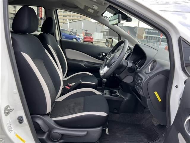 ノート １５Ｘ　車検整備付き　禁煙　純正フルセグナビ／Ｂｌｕｅｔｏｏｔｈ　アラウンドビューモニター　電動格納ミラー　ＥＴＣ　スマートキー　ステリモ　Ｄミラー　エマブレ　Ｐガラス　シートリフター　イモビ（16枚目）