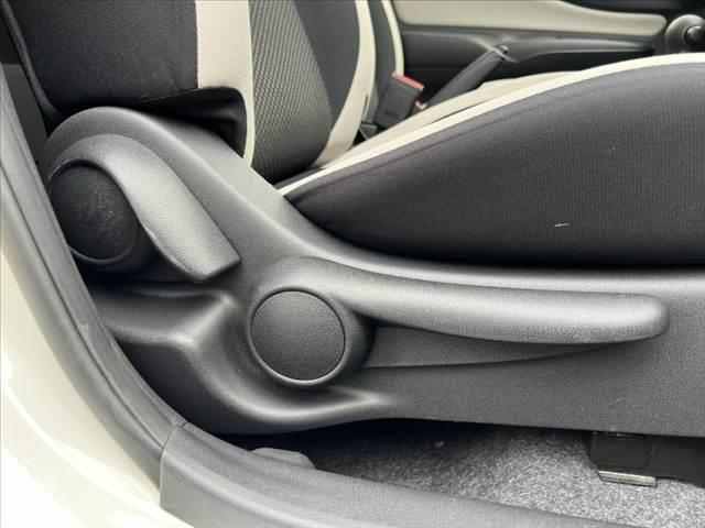 ノート １５Ｘ　車検整備付き　禁煙　純正フルセグナビ／Ｂｌｕｅｔｏｏｔｈ　アラウンドビューモニター　電動格納ミラー　ＥＴＣ　スマートキー　ステリモ　Ｄミラー　エマブレ　Ｐガラス　シートリフター　イモビ（25枚目）