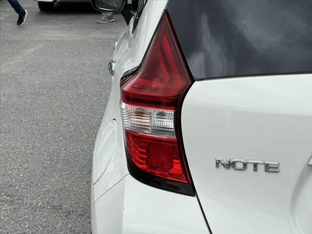 ノート １５Ｘ　車検整備付き　禁煙　純正フルセグナビ／Ｂｌｕｅｔｏｏｔｈ　アラウンドビューモニター　電動格納ミラー　ＥＴＣ　スマートキー　ステリモ　Ｄミラー　エマブレ　Ｐガラス　シートリフター　イモビ（47枚目）