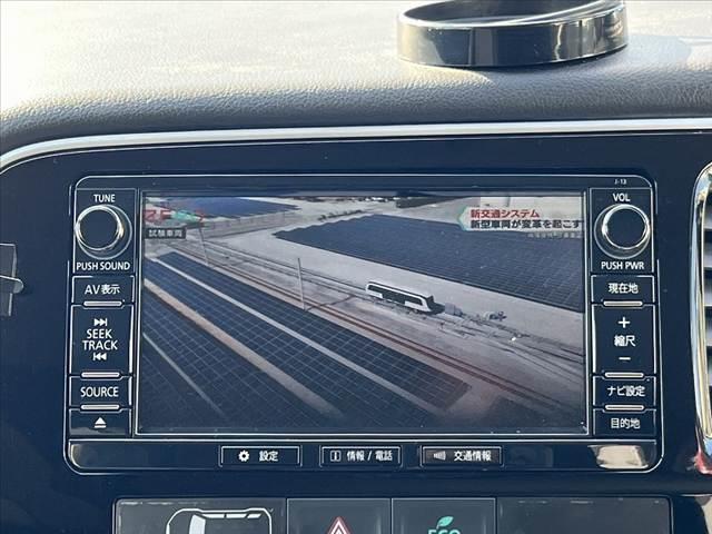 アウトランダー 　中期　４ＷＤ　ＳＤナビ／フルセグ／Ｂｌｕｅｔｏｏｔｈ／ＤＶＤ　バックカメラ　ＥＴＣ　衝突軽減ブレーキ　レーダークルーズ　ＬＥＤヘッド　パワーリアゲート　スマートキーＸ２　Ａストップ　キャリア　パドル（3枚目）