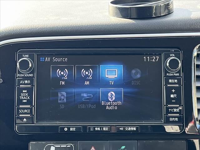 アウトランダー 　中期　４ＷＤ　ＳＤナビ／フルセグ／Ｂｌｕｅｔｏｏｔｈ／ＤＶＤ　バックカメラ　ＥＴＣ　衝突軽減ブレーキ　レーダークルーズ　ＬＥＤヘッド　パワーリアゲート　スマートキーＸ２　Ａストップ　キャリア　パドル（4枚目）