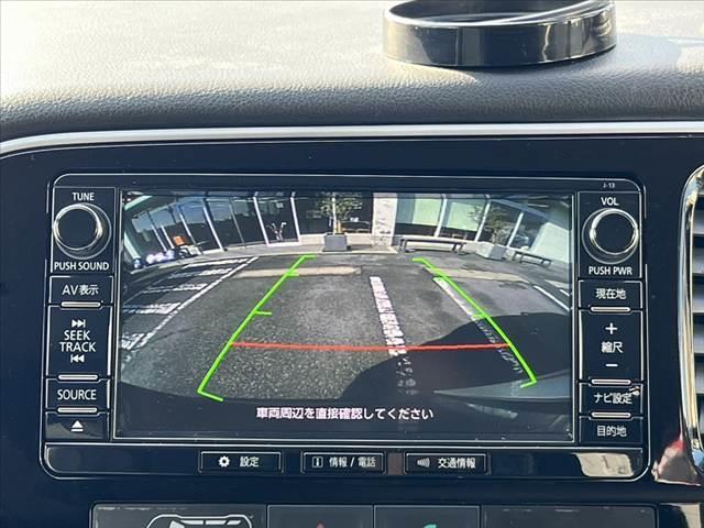 アウトランダー 　中期　４ＷＤ　ＳＤナビ／フルセグ／Ｂｌｕｅｔｏｏｔｈ／ＤＶＤ　バックカメラ　ＥＴＣ　衝突軽減ブレーキ　レーダークルーズ　ＬＥＤヘッド　パワーリアゲート　スマートキーＸ２　Ａストップ　キャリア　パドル（6枚目）