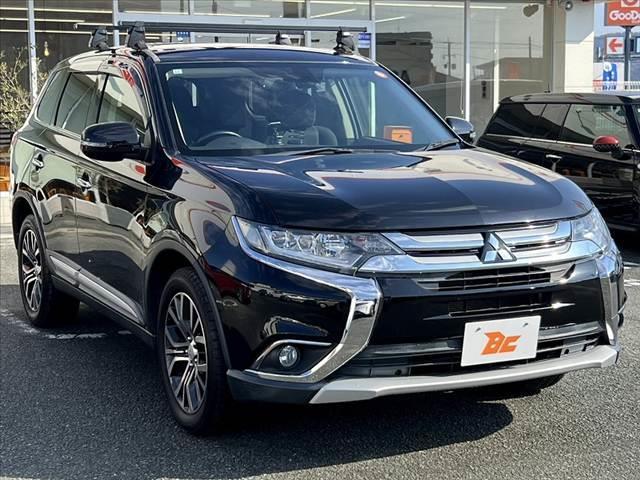 アウトランダー 　中期　４ＷＤ　ＳＤナビ／フルセグ／Ｂｌｕｅｔｏｏｔｈ／ＤＶＤ　バックカメラ　ＥＴＣ　衝突軽減ブレーキ　レーダークルーズ　ＬＥＤヘッド　パワーリアゲート　スマートキーＸ２　Ａストップ　キャリア　パドル（10枚目）