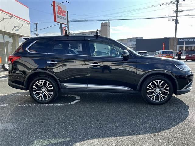 アウトランダー 　中期　４ＷＤ　ＳＤナビ／フルセグ／Ｂｌｕｅｔｏｏｔｈ／ＤＶＤ　バックカメラ　ＥＴＣ　衝突軽減ブレーキ　レーダークルーズ　ＬＥＤヘッド　パワーリアゲート　スマートキーＸ２　Ａストップ　キャリア　パドル（12枚目）