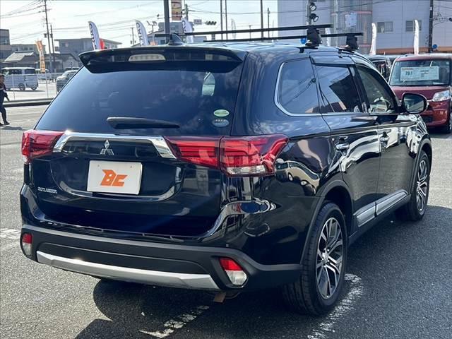 アウトランダー 　中期　４ＷＤ　ＳＤナビ／フルセグ／Ｂｌｕｅｔｏｏｔｈ／ＤＶＤ　バックカメラ　ＥＴＣ　衝突軽減ブレーキ　レーダークルーズ　ＬＥＤヘッド　パワーリアゲート　スマートキーＸ２　Ａストップ　キャリア　パドル（13枚目）