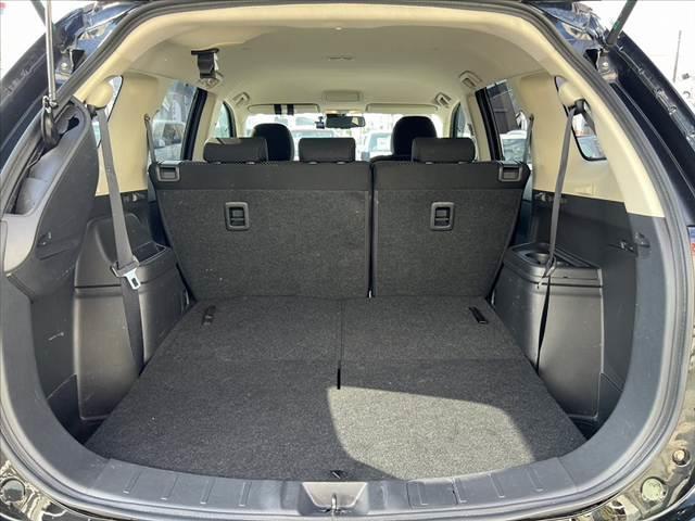 アウトランダー 　中期　４ＷＤ　ＳＤナビ／フルセグ／Ｂｌｕｅｔｏｏｔｈ／ＤＶＤ　バックカメラ　ＥＴＣ　衝突軽減ブレーキ　レーダークルーズ　ＬＥＤヘッド　パワーリアゲート　スマートキーＸ２　Ａストップ　キャリア　パドル（20枚目）