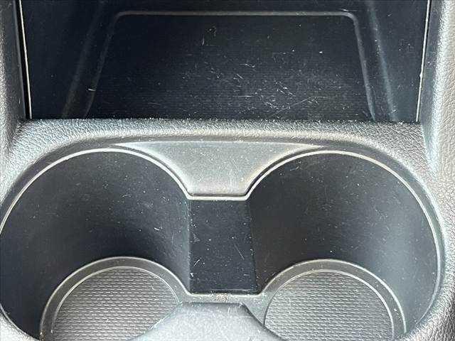 アウトランダー 　中期　４ＷＤ　ＳＤナビ／フルセグ／Ｂｌｕｅｔｏｏｔｈ／ＤＶＤ　バックカメラ　ＥＴＣ　衝突軽減ブレーキ　レーダークルーズ　ＬＥＤヘッド　パワーリアゲート　スマートキーＸ２　Ａストップ　キャリア　パドル（31枚目）