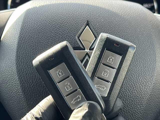 アウトランダー 　中期　４ＷＤ　ＳＤナビ／フルセグ／Ｂｌｕｅｔｏｏｔｈ／ＤＶＤ　バックカメラ　ＥＴＣ　衝突軽減ブレーキ　レーダークルーズ　ＬＥＤヘッド　パワーリアゲート　スマートキーＸ２　Ａストップ　キャリア　パドル（37枚目）