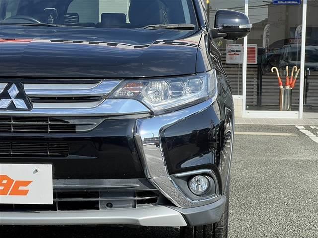 アウトランダー 　中期　４ＷＤ　ＳＤナビ／フルセグ／Ｂｌｕｅｔｏｏｔｈ／ＤＶＤ　バックカメラ　ＥＴＣ　衝突軽減ブレーキ　レーダークルーズ　ＬＥＤヘッド　パワーリアゲート　スマートキーＸ２　Ａストップ　キャリア　パドル（44枚目）