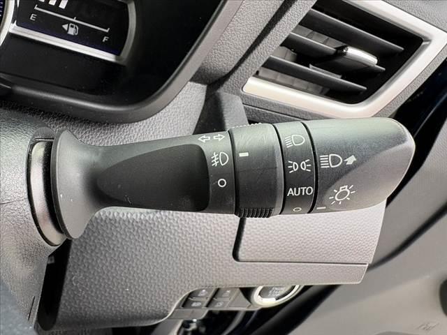 ルーミー カスタムＧ　中期　車検整備付　純ナビ／フルセグ／ＢＴ／ＤＶＤ　両電スラ　Ｂカメラ　ステリモ　衝突軽減ブレーキ　クルコン　ＬＥＤライト　ＬＥＤフォグ　スマートキー　Ａストップ　コーナーセンサー　オートハイビーム（32枚目）