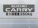 キャリイトラック ＫＣ　中期　２ｎｄ発進　ＡＣソケット　ヘッドライトレベライザー　ラジオ　パワステ　ＡＣ　積載量３５０ｋｇ　ＳＲＳエアバック　助手席エアバック　サイドバイザー　フロアマット　ＡＢＳ　サンバイザー（8枚目）