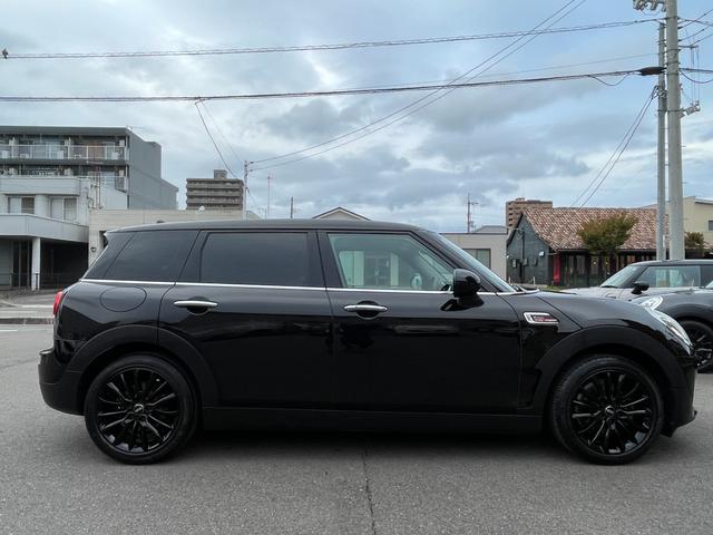 ＭＩＮＩ クラブマン　バッキンガム　クルーズコントロール　純正１７インチブラックＡＷ　純正ナビ　前後ドライブレコーダー　被害軽減ブレーキ　ＢＣカメラ　前車接近警告機能　ＥＴＣ　Ｂｌｕｔｏｏｔｈ接続対応　電格ミラー　ターボ車　オートライト（3枚目）