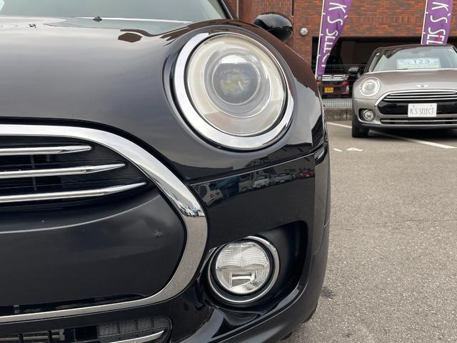 ＭＩＮＩ クラブマン　バッキンガム　クルーズコントロール　純正１７インチブラックＡＷ　純正ナビ　前後ドライブレコーダー　被害軽減ブレーキ　ＢＣカメラ　前車接近警告機能　ＥＴＣ　Ｂｌｕｔｏｏｔｈ接続対応　電格ミラー　ターボ車　オートライト（8枚目）