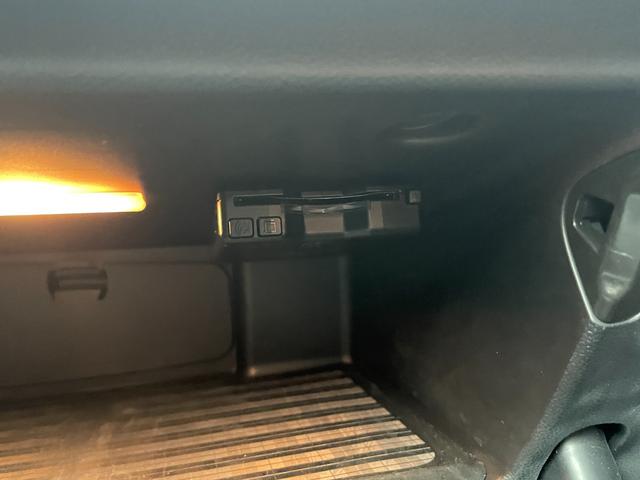 ＭＩＮＩ クラブマン　バッキンガム　クルーズコントロール　純正１７インチブラックＡＷ　純正ナビ　前後ドライブレコーダー　被害軽減ブレーキ　ＢＣカメラ　前車接近警告機能　ＥＴＣ　Ｂｌｕｔｏｏｔｈ接続対応　電格ミラー　ターボ車　オートライト（17枚目）