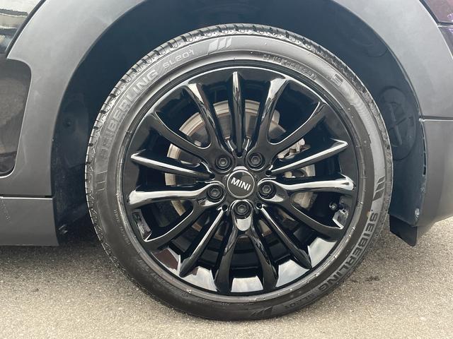 ＭＩＮＩ クラブマン　バッキンガム　クルーズコントロール　純正１７インチブラックＡＷ　純正ナビ　前後ドライブレコーダー　被害軽減ブレーキ　ＢＣカメラ　前車接近警告機能　ＥＴＣ　Ｂｌｕｔｏｏｔｈ接続対応　電格ミラー　ターボ車　オートライト（18枚目）