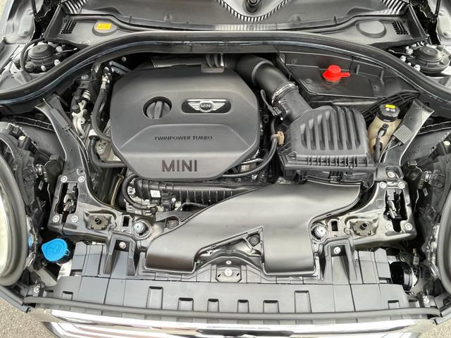 ＭＩＮＩ クラブマン　バッキンガム　クルーズコントロール　純正１７インチブラックＡＷ　純正ナビ　前後ドライブレコーダー　被害軽減ブレーキ　ＢＣカメラ　前車接近警告機能　ＥＴＣ　Ｂｌｕｔｏｏｔｈ接続対応　電格ミラー　ターボ車　オートライト（19枚目）