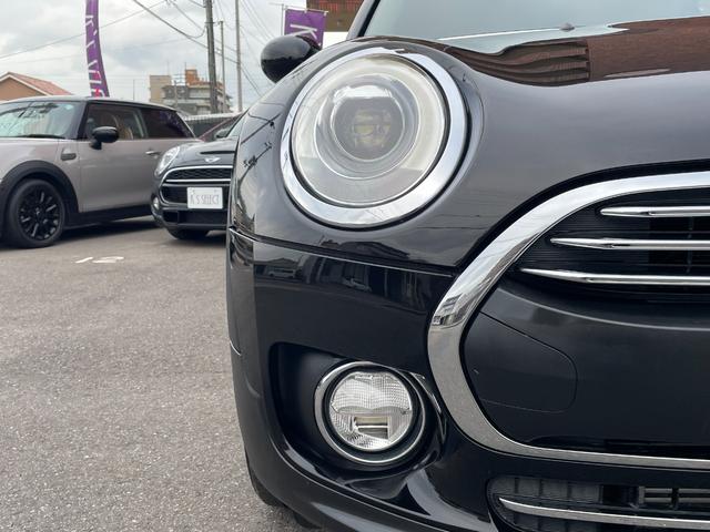 ＭＩＮＩ クラブマン　バッキンガム　クルーズコントロール　純正１７インチブラックＡＷ　純正ナビ　前後ドライブレコーダー　被害軽減ブレーキ　ＢＣカメラ　前車接近警告機能　ＥＴＣ　Ｂｌｕｔｏｏｔｈ接続対応　電格ミラー　ターボ車　オートライト（24枚目）