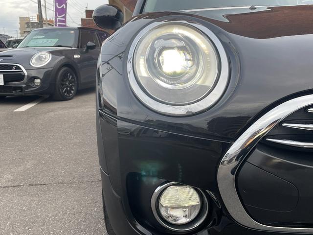 ＭＩＮＩ クラブマン　バッキンガム　クルーズコントロール　純正１７インチブラックＡＷ　純正ナビ　前後ドライブレコーダー　被害軽減ブレーキ　ＢＣカメラ　前車接近警告機能　ＥＴＣ　Ｂｌｕｔｏｏｔｈ接続対応　電格ミラー　ターボ車　オートライト（25枚目）