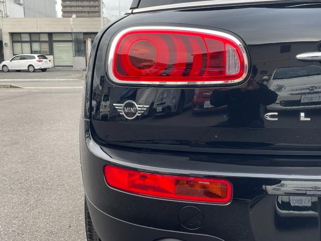 ＭＩＮＩ クラブマン　バッキンガム　クルーズコントロール　純正１７インチブラックＡＷ　純正ナビ　前後ドライブレコーダー　被害軽減ブレーキ　ＢＣカメラ　前車接近警告機能　ＥＴＣ　Ｂｌｕｔｏｏｔｈ接続対応　電格ミラー　ターボ車　オートライト（34枚目）