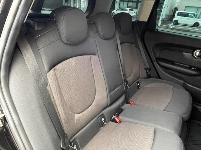 ＭＩＮＩ クラブマン　バッキンガム　クルーズコントロール　純正１７インチブラックＡＷ　純正ナビ　前後ドライブレコーダー　被害軽減ブレーキ　ＢＣカメラ　前車接近警告機能　ＥＴＣ　Ｂｌｕｔｏｏｔｈ接続対応　電格ミラー　ターボ車　オートライト（43枚目）