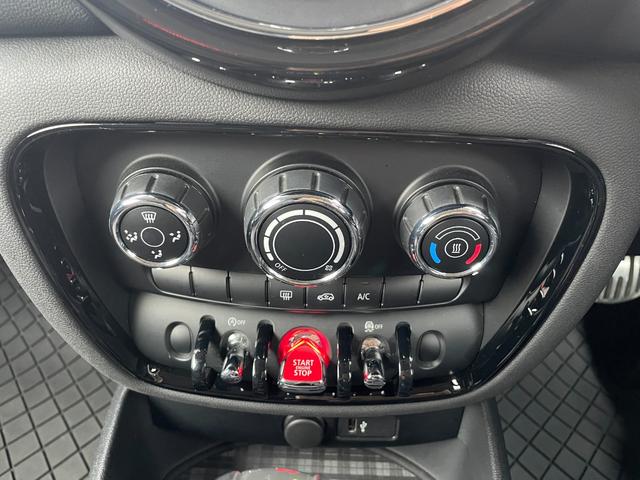 ＭＩＮＩ クラブマン　バッキンガム　クルーズコントロール　純正１７インチブラックＡＷ　純正ナビ　前後ドライブレコーダー　被害軽減ブレーキ　ＢＣカメラ　前車接近警告機能　ＥＴＣ　Ｂｌｕｔｏｏｔｈ接続対応　電格ミラー　ターボ車　オートライト（52枚目）