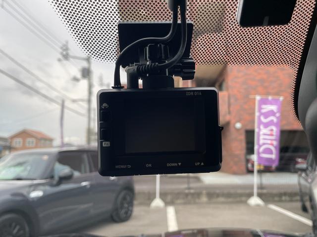 ＭＩＮＩ クラブマン　バッキンガム　クルーズコントロール　純正１７インチブラックＡＷ　純正ナビ　前後ドライブレコーダー　被害軽減ブレーキ　ＢＣカメラ　前車接近警告機能　ＥＴＣ　Ｂｌｕｔｏｏｔｈ接続対応　電格ミラー　ターボ車　オートライト（56枚目）