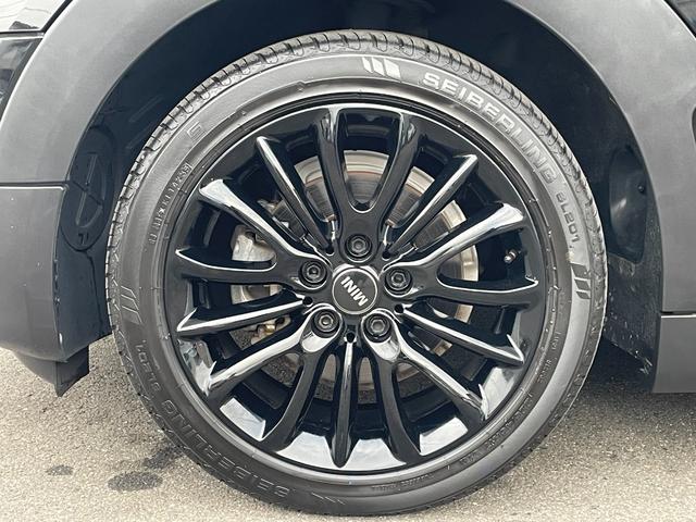 ＭＩＮＩ クラブマン　バッキンガム　クルーズコントロール　純正１７インチブラックＡＷ　純正ナビ　前後ドライブレコーダー　被害軽減ブレーキ　ＢＣカメラ　前車接近警告機能　ＥＴＣ　Ｂｌｕｔｏｏｔｈ接続対応　電格ミラー　ターボ車　オートライト（59枚目）